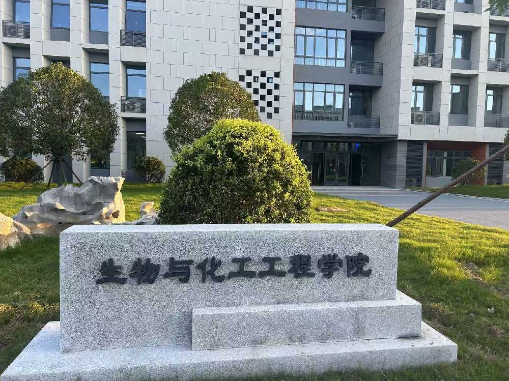 明水县扬州职业大学体育场高杆灯项目
